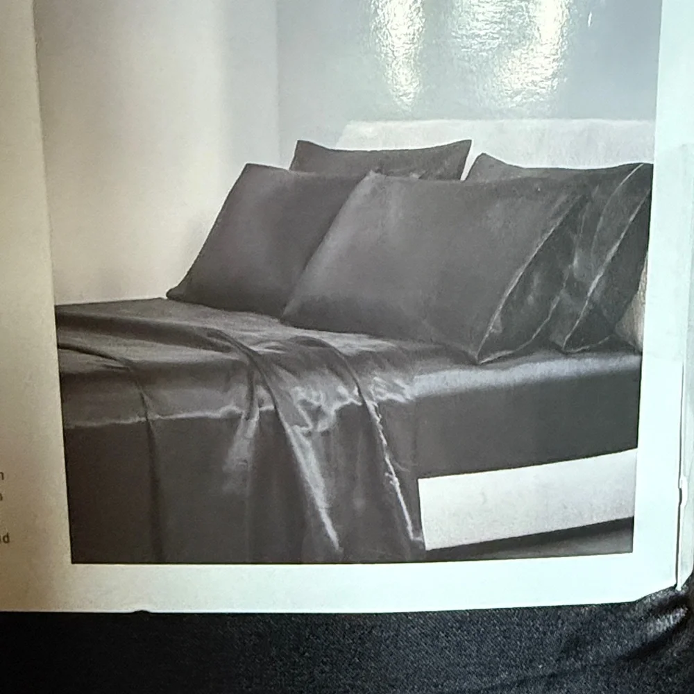 Natori Satin Black Bedding Set